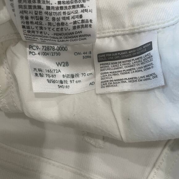 Women’s Size 28 White Levi’s Shorts - Picture 4 of 4
